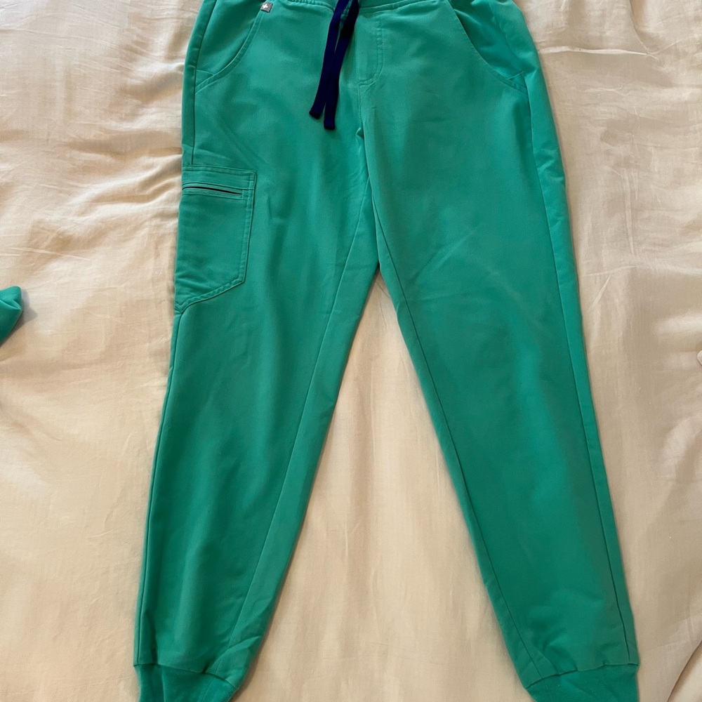 Figs Surgical Green scrub jogggers